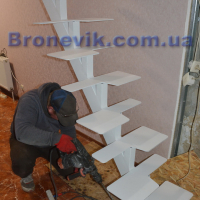 Лестница на одном косоуре