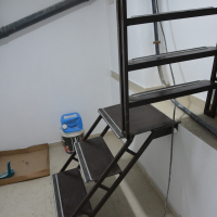 Люк и лестница в подвал