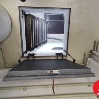 Люк и лестница в подвал