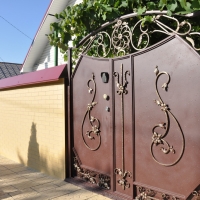 Ворота распашные из листа.