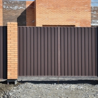 Ворота распашные обшитые проф. настилом