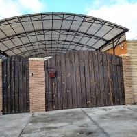 Ворота распашные обшитые деревом