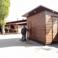 Туалет из дерева с мет. каркасом.