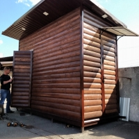 Туалет из дерева с мет. каркасом.