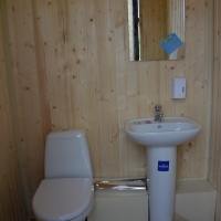 Туалет из дерева с мет. каркасом.