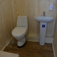 Туалет из дерева с мет. каркасом.