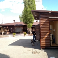 Туалет из дерева с мет. каркасом.