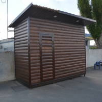 Туалет из дерева с мет. каркасом.