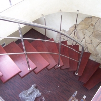 Лестница радиусная на одном косоуре