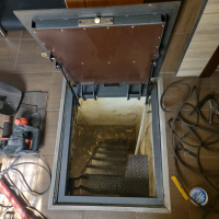 Люк в подвал под ламинат.