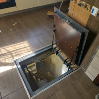 Люк в подвал под ламинат.