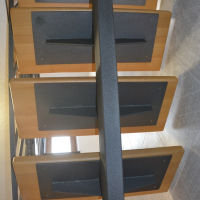 Обшитая лестница на одном косоуре.