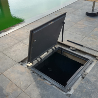 Люк на бассейн.