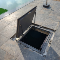 Люк на бассейн.