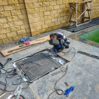 Люк на бассейн.