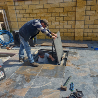 Люк на бассейн под керамогранит.