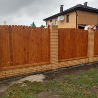 Забор обшитый деревом