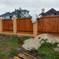 Забор обшитый деревом