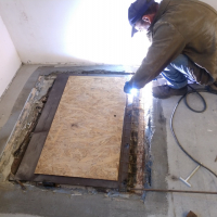 Люк с обрешеткой вокруг проема