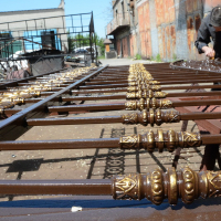 Забор с полимерной ковкой