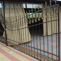 Забор с полимерной ковкой