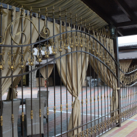 Забор с полимерной ковкой