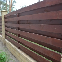 Забор обшитый деревом