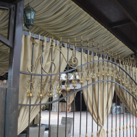 Забор с полимерной ковкой