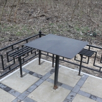 Стол на одной ножке