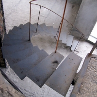 Лестница радиусная на одном косоуре